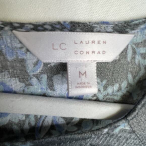 Lauren Conrad Blue Floral Top Size Medium Flutter Sleeve Boho - Picture 15 of 16